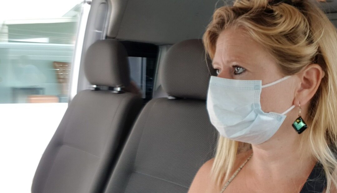 Foto van Katrín tijdens haar terugreis naar Nederland in verband met het coronavirus - Droom Durf Doe - Als dromen moeten buigen