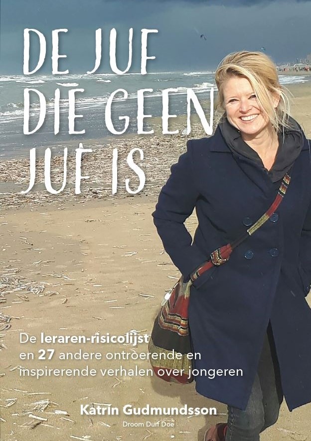 Strand - Cover boek De juf die geen juf is - de leraren-risicolijst en 27 andere verhalen over jongeren - geschreven door Katrín Gudmundsson